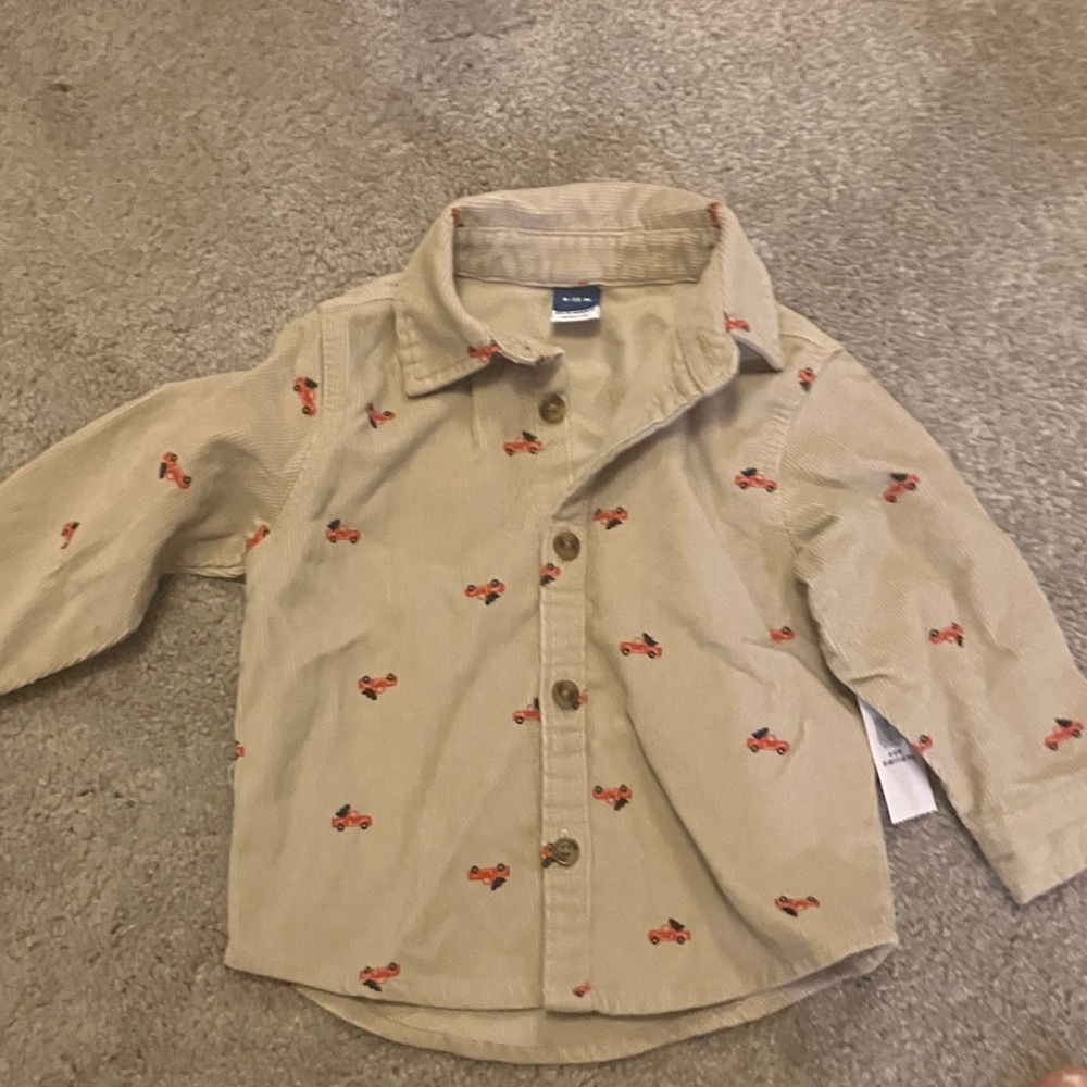 Holiday Old Navy Beige Button-Down Shirt with Red truck and tree Print